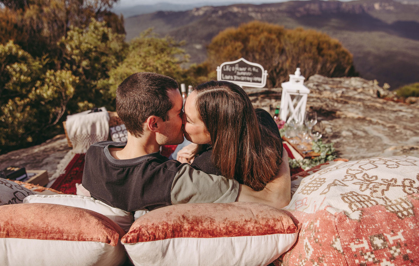 Couple kissing at a luxury picnic in the Blue Mountains